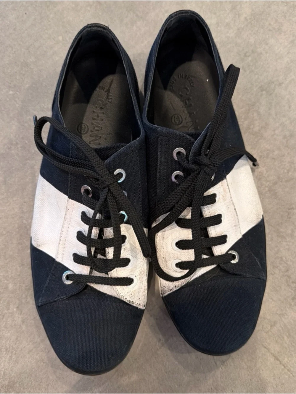 Chanel Navy & White canvas logo Sneakers
EU 37.5 US 7.5 - Picture 2 of 15